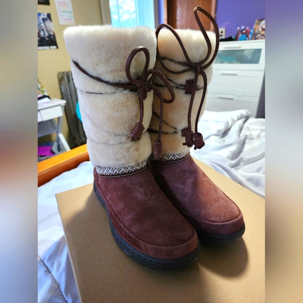 UGG Womens Maxie Tall Boot, Chocolate Size US 7